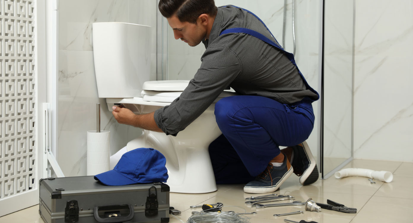 plumber-working-on-fixing-toilet-2